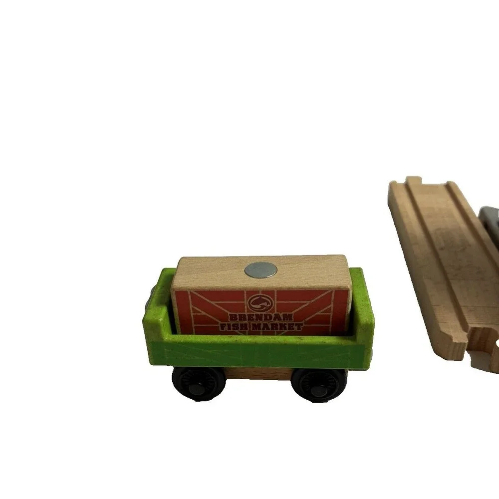 Thomas & Friends Wood Spin & Lift Crane Set 2017 Figure Troublesome Train Cargo